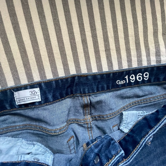 Lucky Brand, Gap, J Crew - Lot of three pairs of women’s jeans, Size 32. - Picture 4 of 8